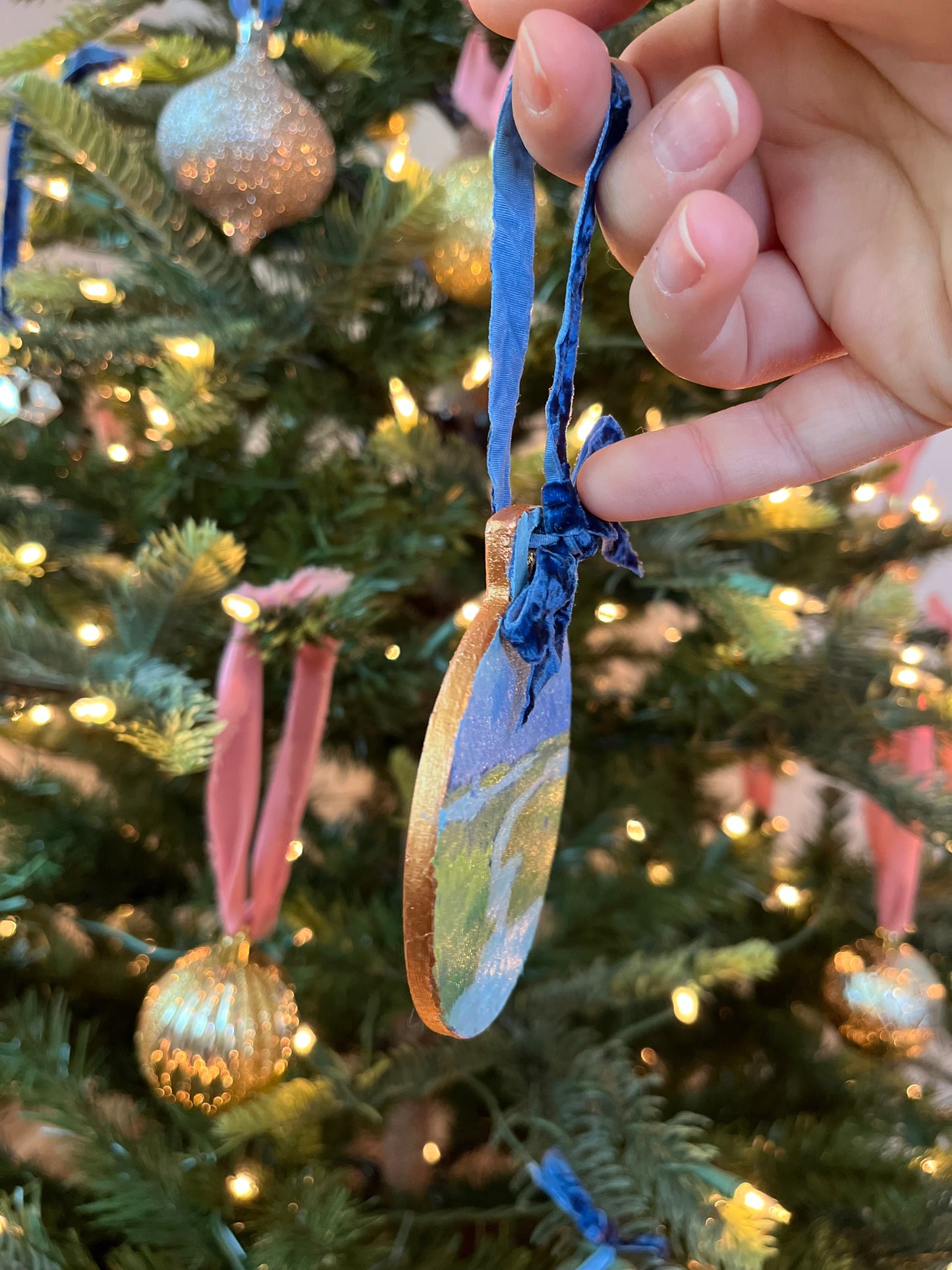 Classic Circle Shaped Hand-painted Ornament