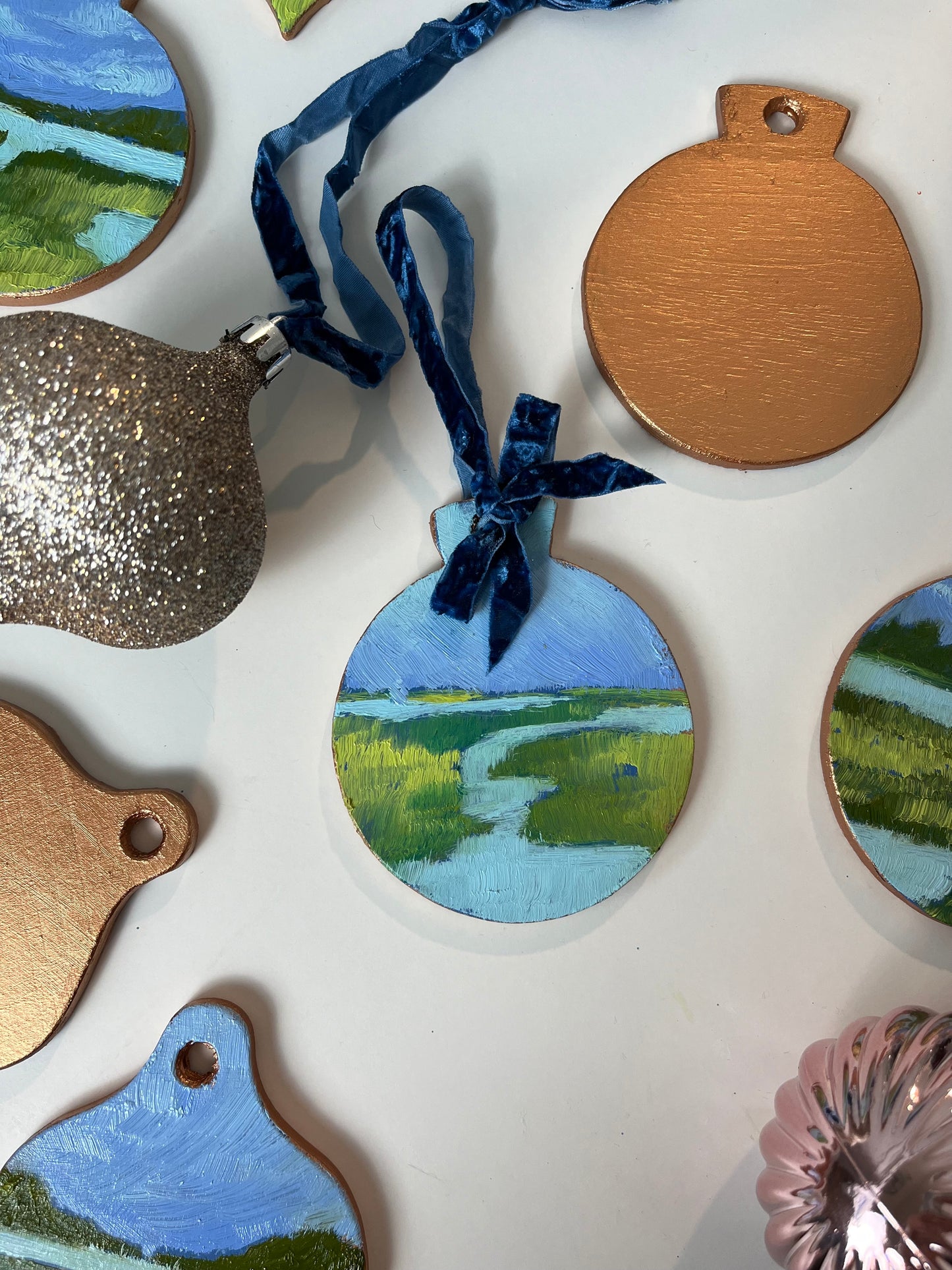 Classic Circle Shaped Hand-painted Ornament